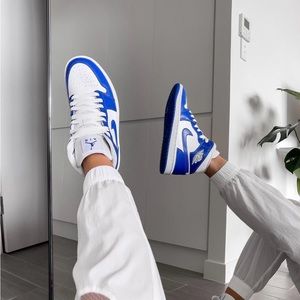 AIR JORDAN 1 MID WMNS
"Kentucky Blue"